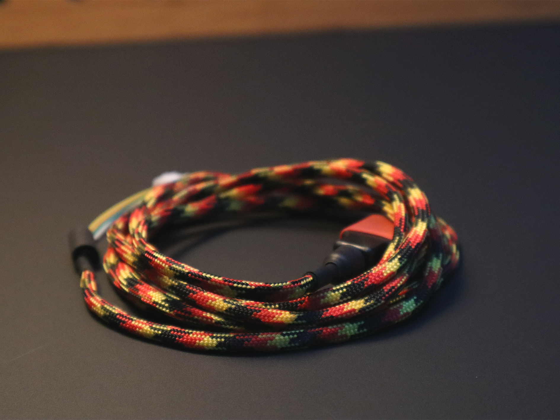 Wraith Customs Vintage Havana Paracord Kablo